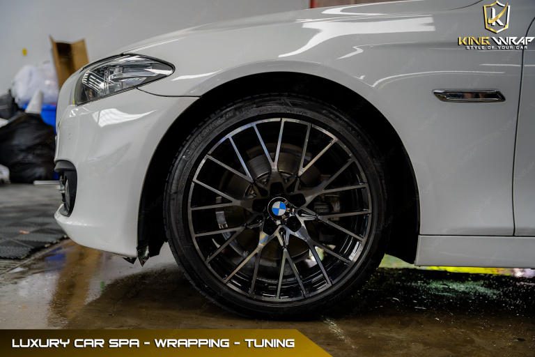 Chiếc BMW 520i lên hàng độ Lazang forged 19i