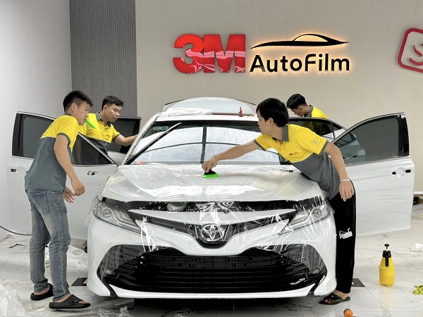 Dán PPF xe ô tô: Giải pháp bảo vệ sơn xe bền đẹp
