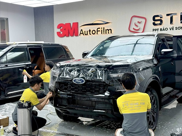 PPF chính hãng thường có thời gian bảo hành dài vì nhà sản xuất kiểm soát được độ bền, khả năng chống ố vàng và độ ổn định theo thời gian