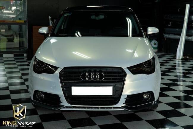 Dán decal đổi màu Audi A1 trắng ngọc trai ánh vàng