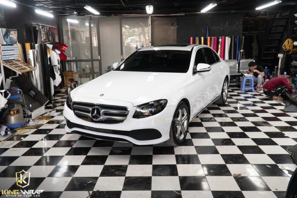 Dán đổi màu ô tô Mercedes E250 trắng sứ