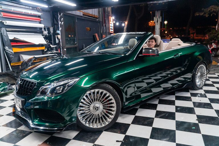 Dán decal đổi màu ô tô siêu phẩm Mercedes E400