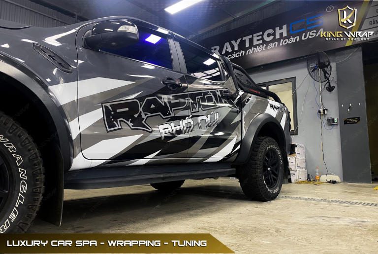 Ford Raptop mạnh mẽ hơn với tem sườn ô tô độc đáo