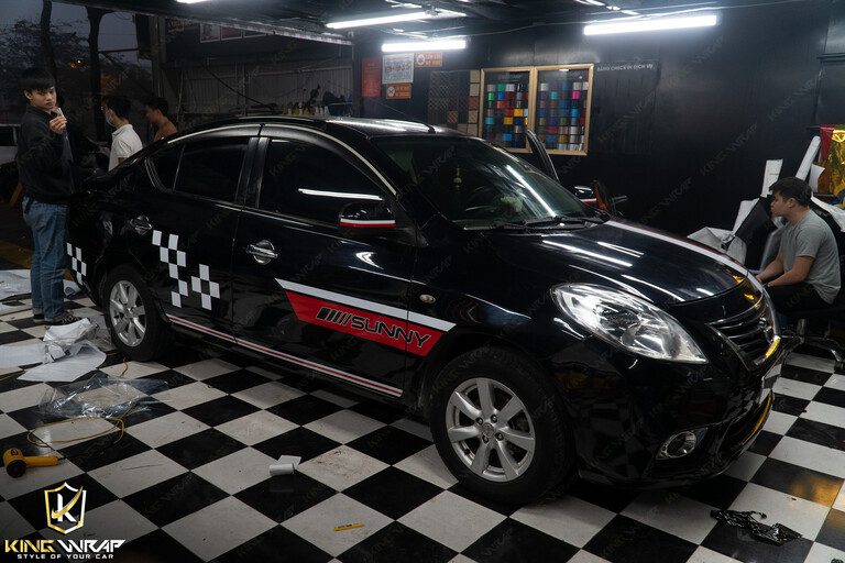 Nissan Sunny dán tem xe oto đẹp giá rẻ