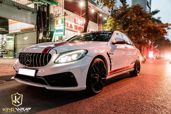 Dán tem sườn xe Mercedes C63 AMG
