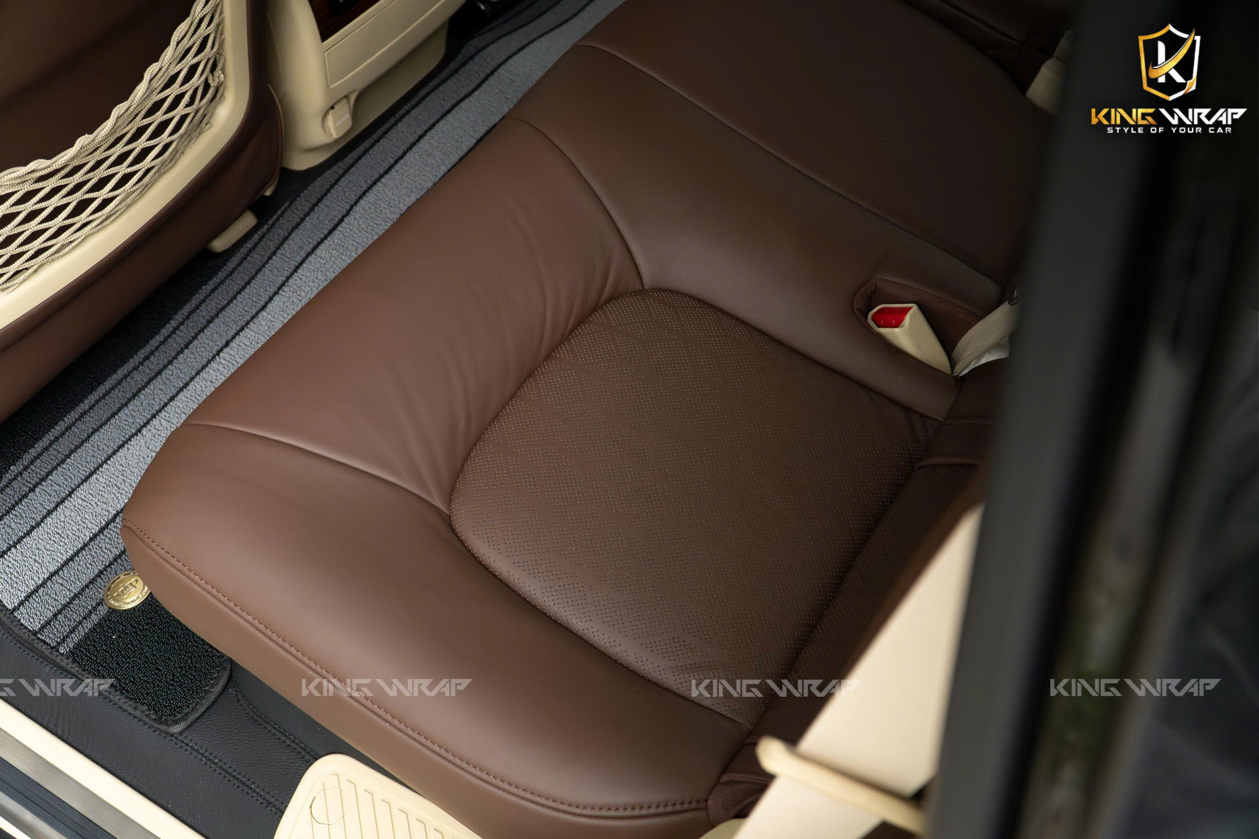 Bọc da bò Ý, thảm sàn Nappa xe Land Cruiser LC200 tại Hoàng Kim Phát
