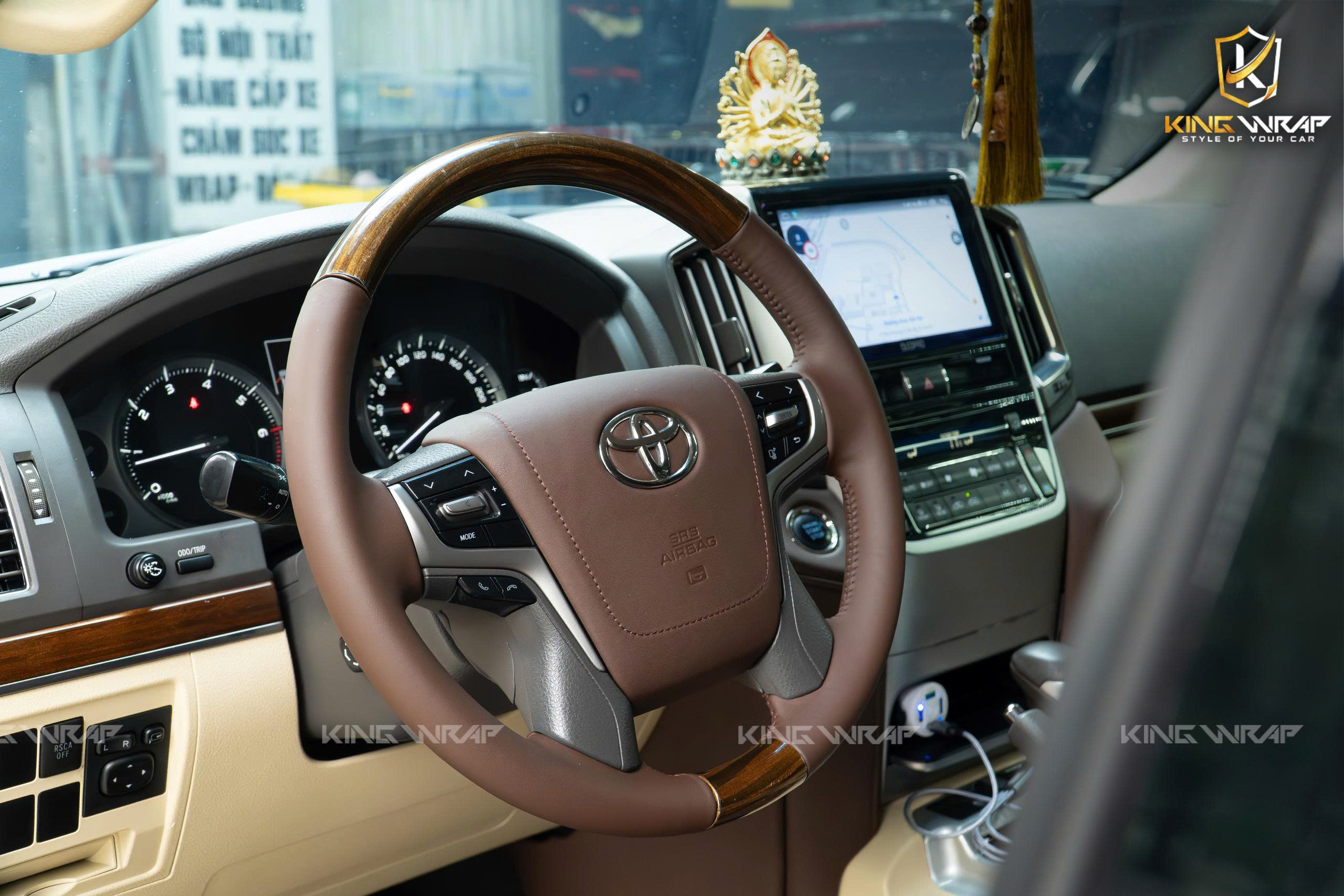 Bọc da bò Ý, thảm sàn Nappa xe Land Cruiser LC200 tại Hoàng Kim Phát