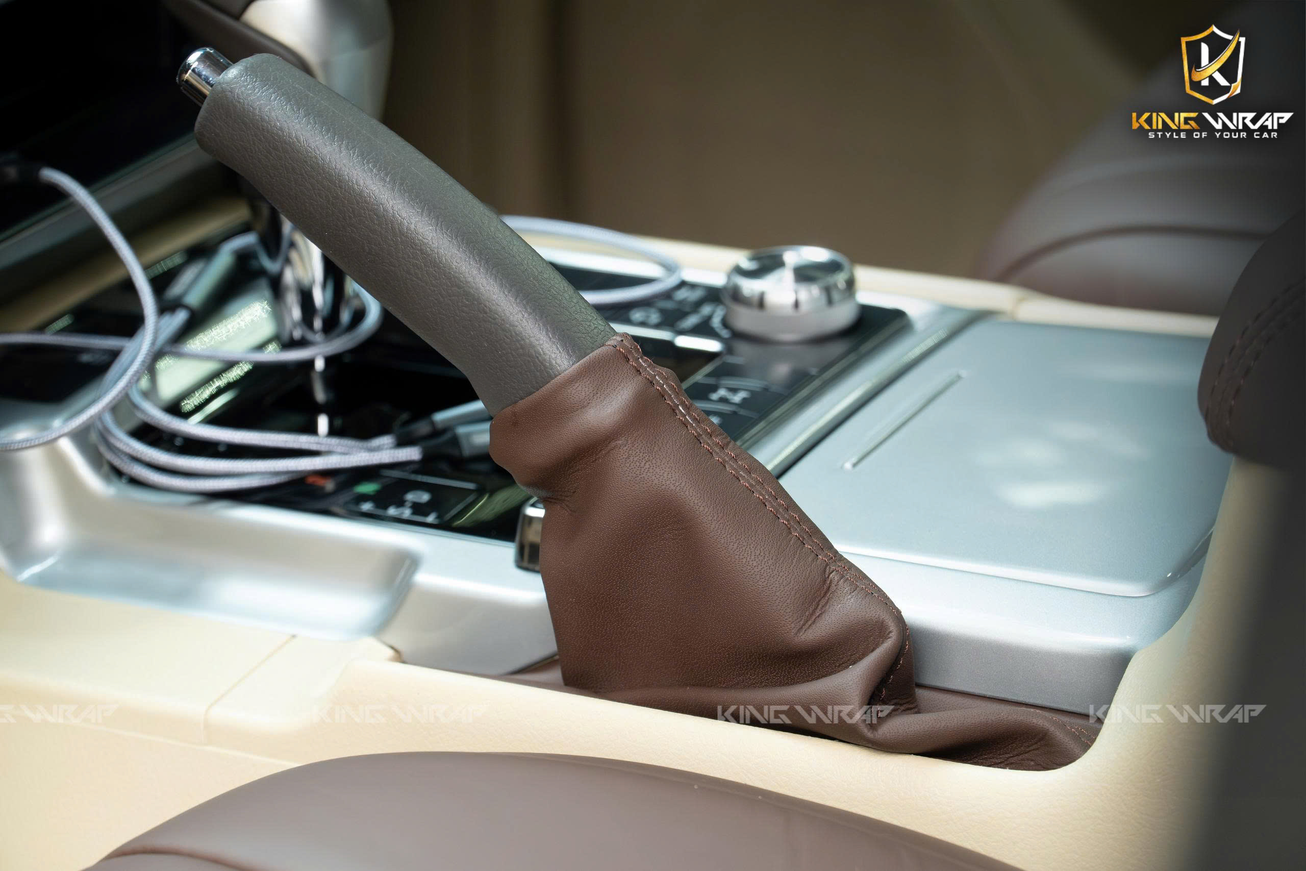 Bọc da bò Ý, thảm sàn Nappa xe Land Cruiser LC200 tại Hoàng Kim Phát