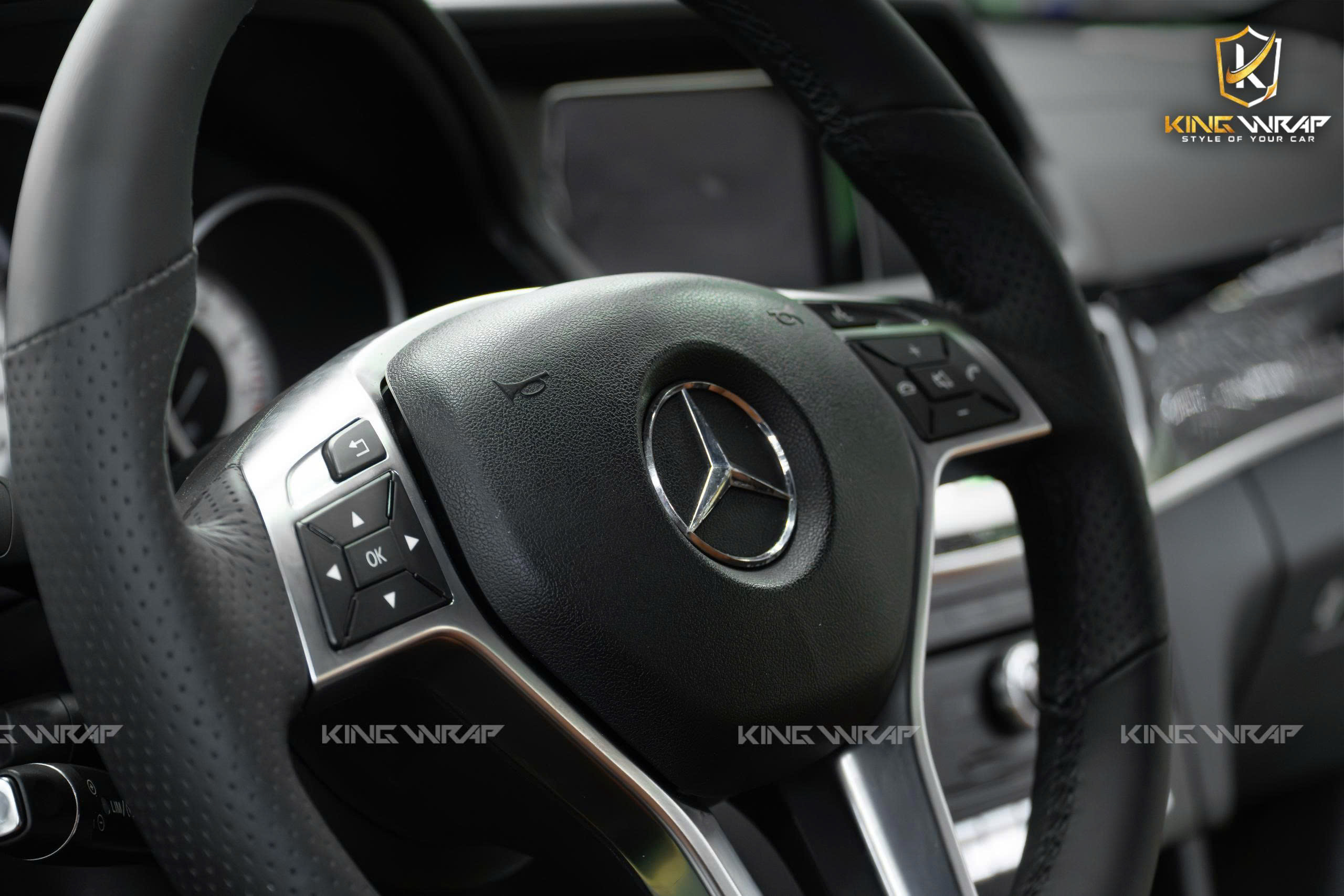 Nâng cấp Mercedes E250 với PPF đen Teckwrap, ghế da Nappa, vô lăng da bò Ý, thảm sàn Nappa