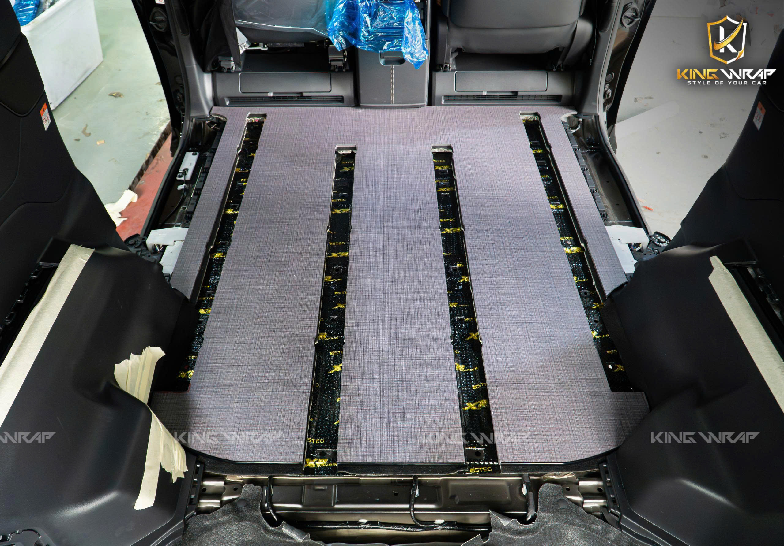 Độ sàn và cách âm chống ồn sàn xe Toyota Alphard