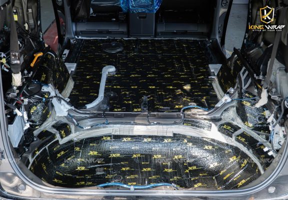 Cách âm chống ồn sàn xe, độ sàn carbon vân đá cho Toyota Alphard
