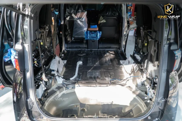 Cách âm chống ồn sàn xe, độ sàn carbon vân đá cho Toyota Alphard