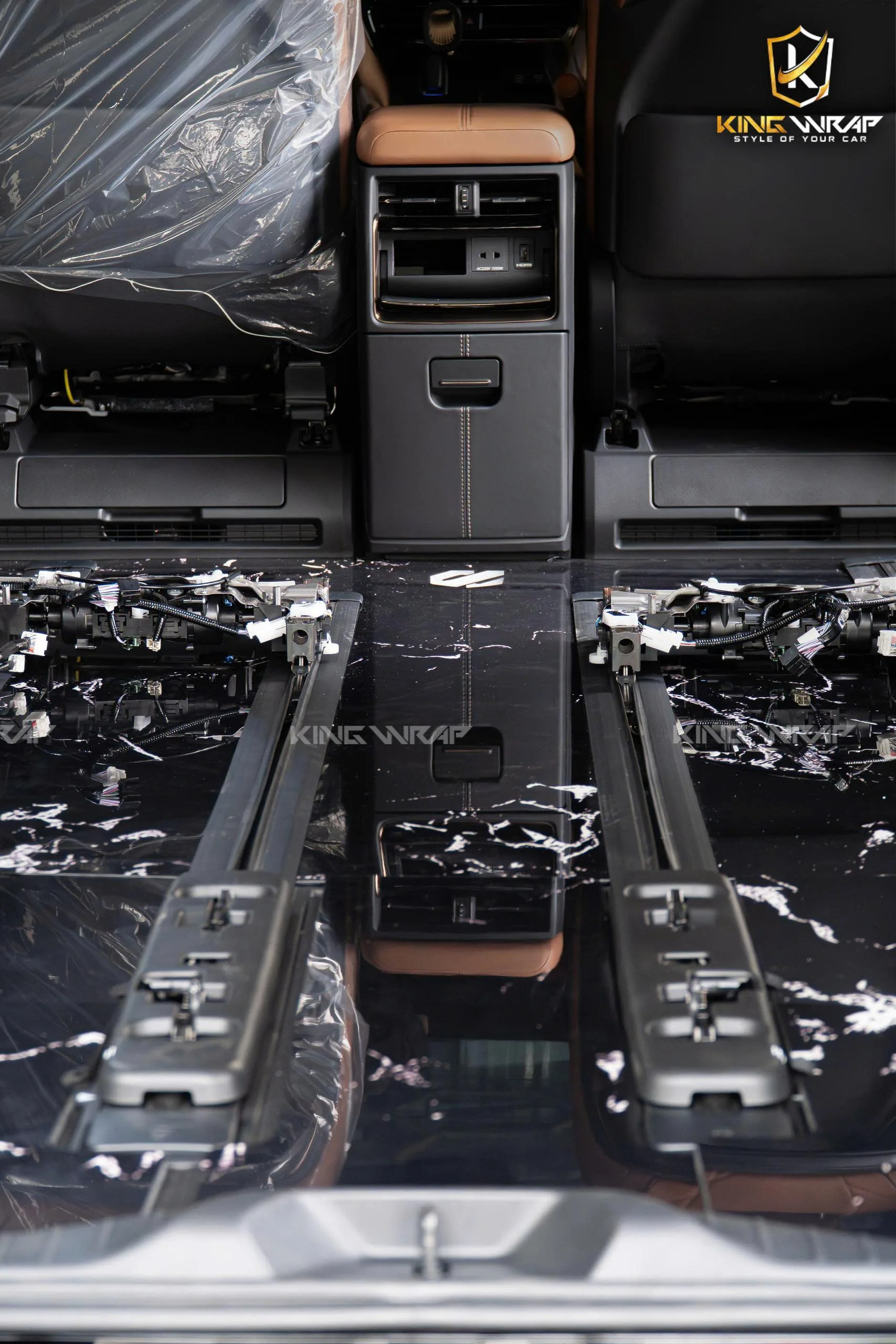 Cách âm chống ồn sàn xe, độ sàn carbon vân đá cho Toyota Alphard
