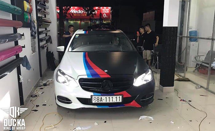 Dán decal Tem xe oto đẹp giá rẻ MERCEDES DM06