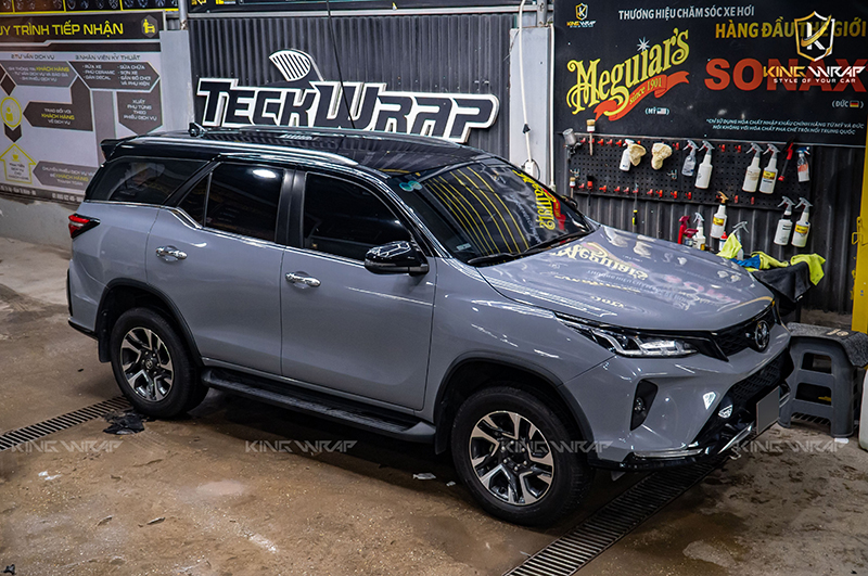 Dán đổi màu xám xi măng Toyota Fortuner