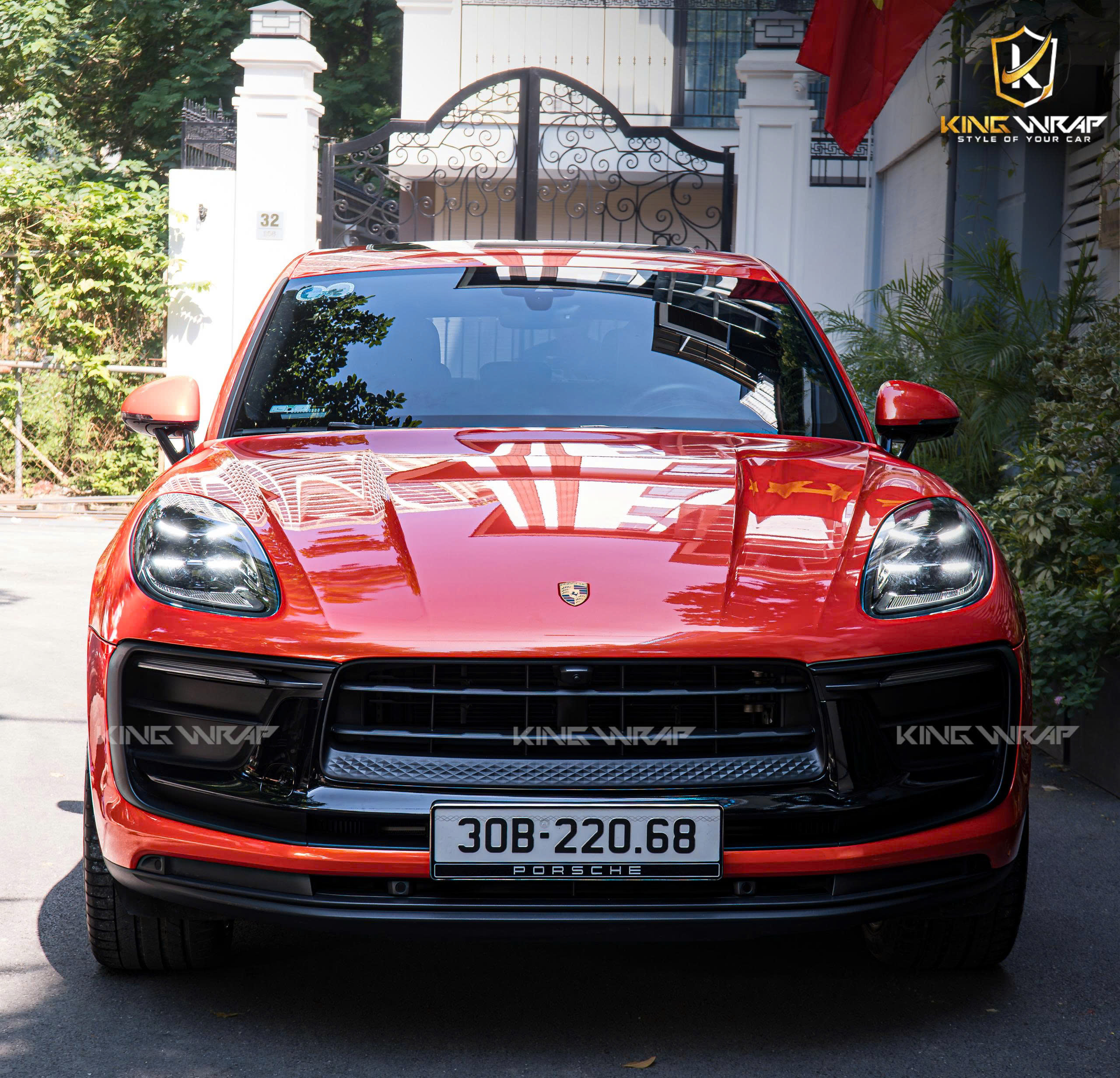 Dán decal đổi màu đỏ cam xe Porsche macan