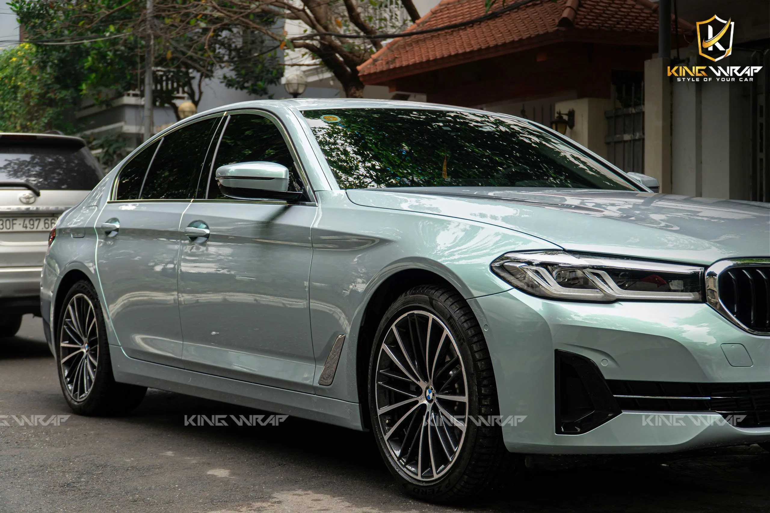 BMW 520i dán decal đổi màu Avery Dennison UWF-212G Tại Hoàng Kim Phát