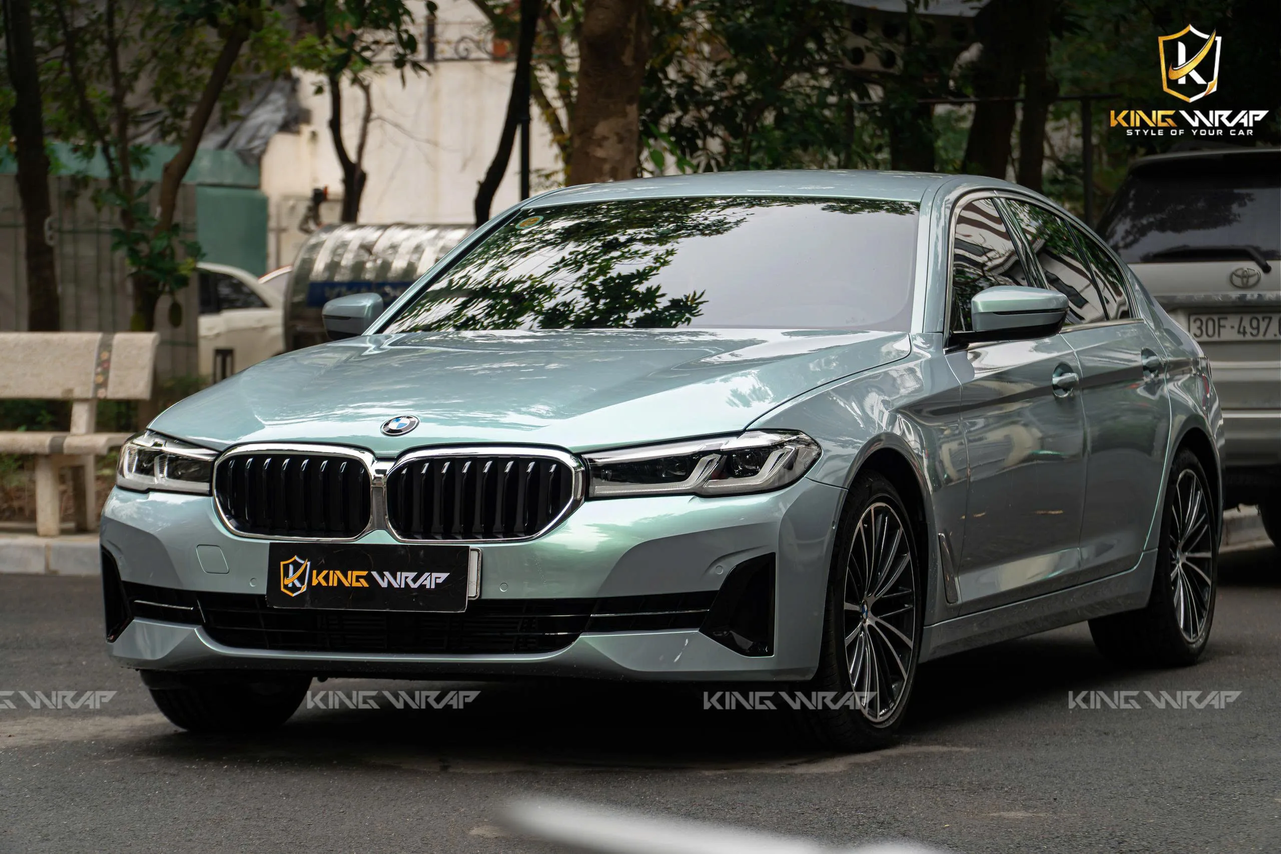 BMW 520i dán decal đổi màu Avery Dennison UWF-212G Tại Hoàng Kim Phát