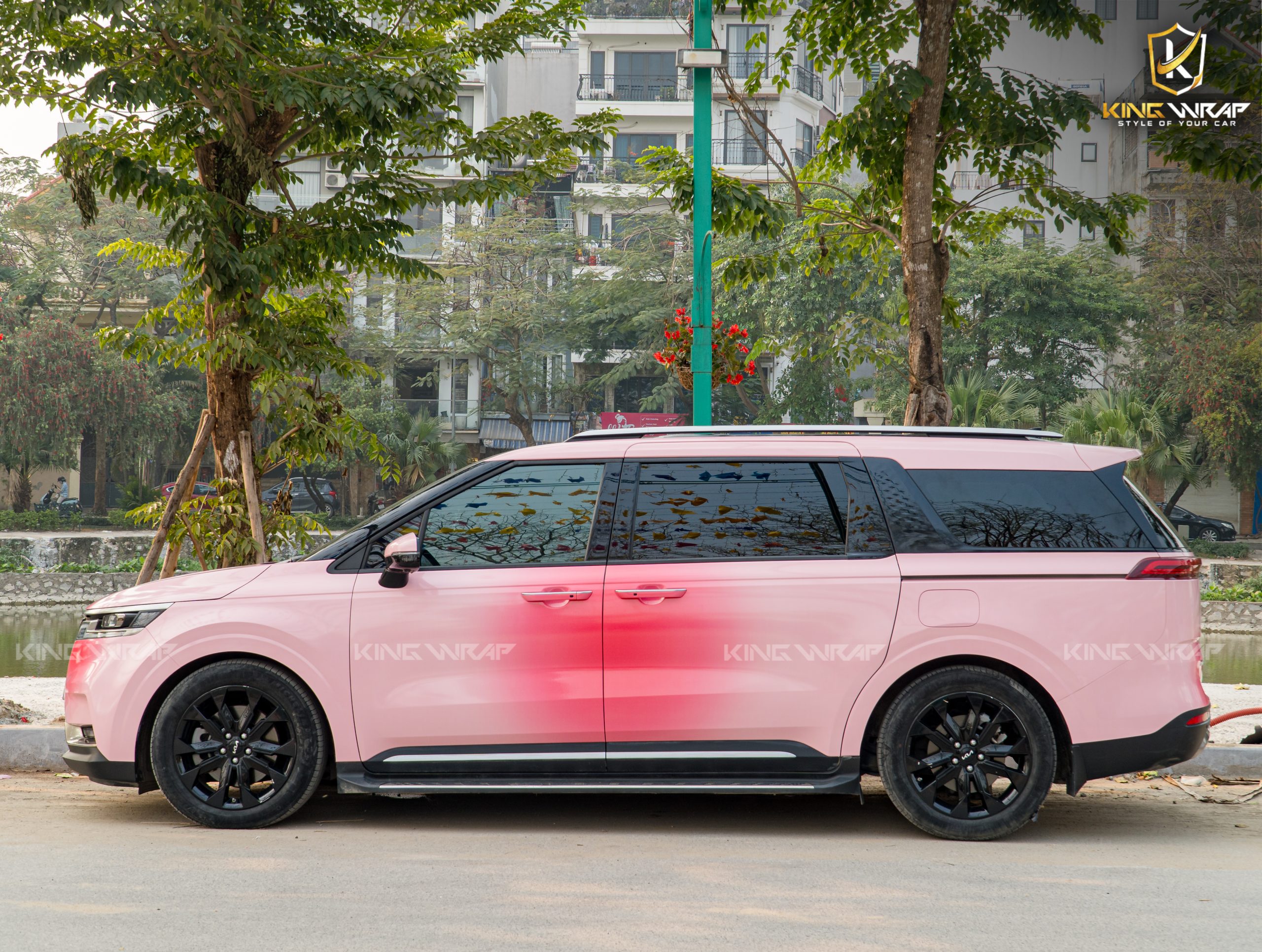 Dán Đổi Màu Hồng Ô Tô Kia Carnival – Phong Cách Fading