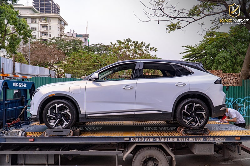 Dán Đổi Màu Ô Tô VinFast VF8 Trắng Ngọc Trai Ánh Vàng