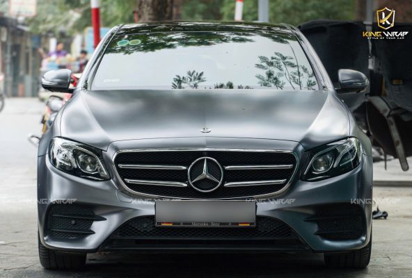 Dán Đổi Màu Xám Kim Loại Mercedes E300
