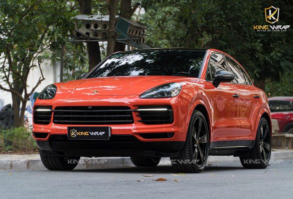 Dán đổi màu cam, nóc tay nắm đen bóng, gương carbon xe Porsche Cayenne