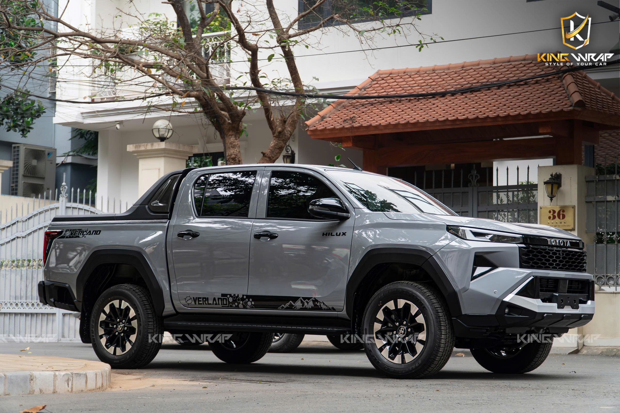 Toyota Hilux Dán đổi màu xám xi măng Teckwrap CG27HD – Dán phim cách nhiệt Photosync – Lót thảm sàn da 360 9D