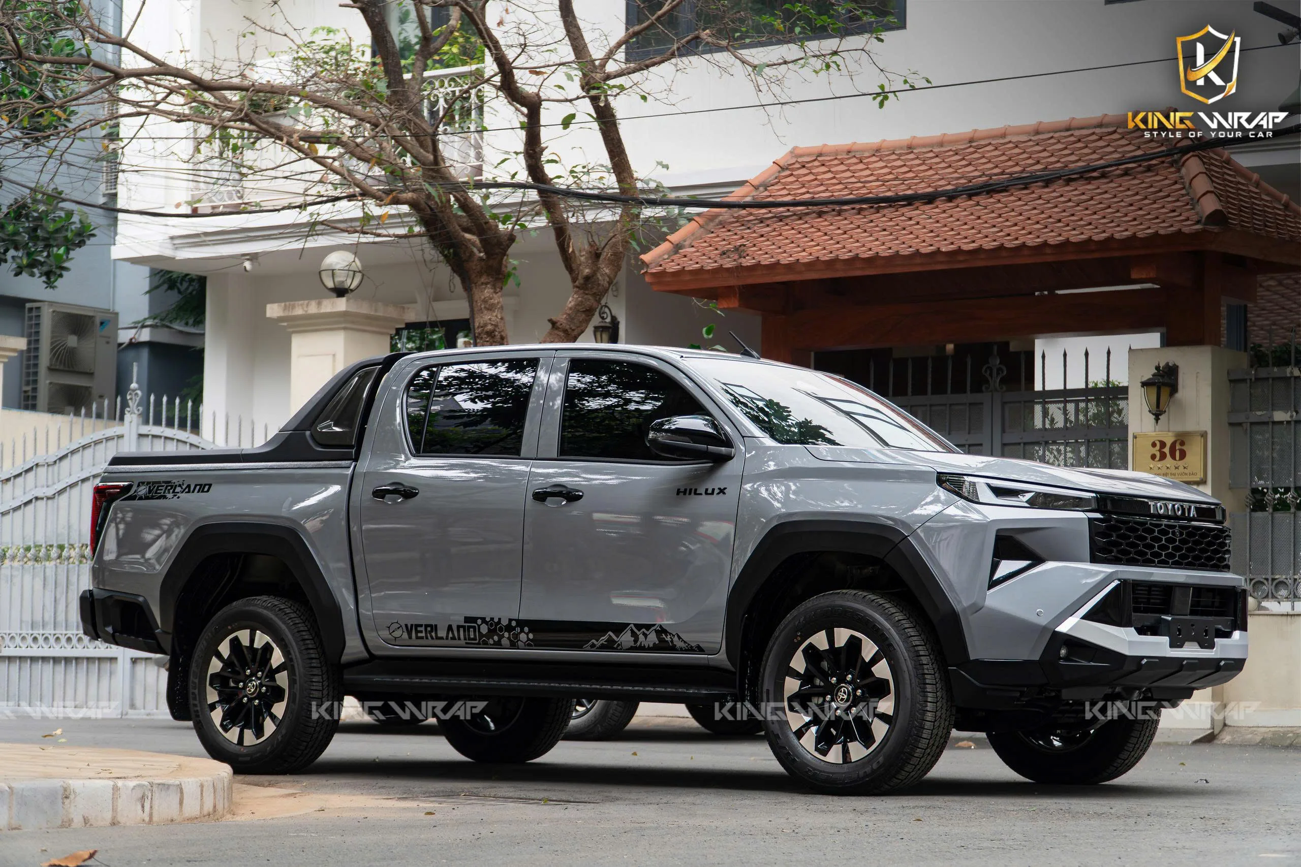 Toyota Hilux Dán đổi màu xám xi măng Teckwrap CG27HD - Dán phim cách nhiệt Photosync - Lót thảm sàn da 360 9D