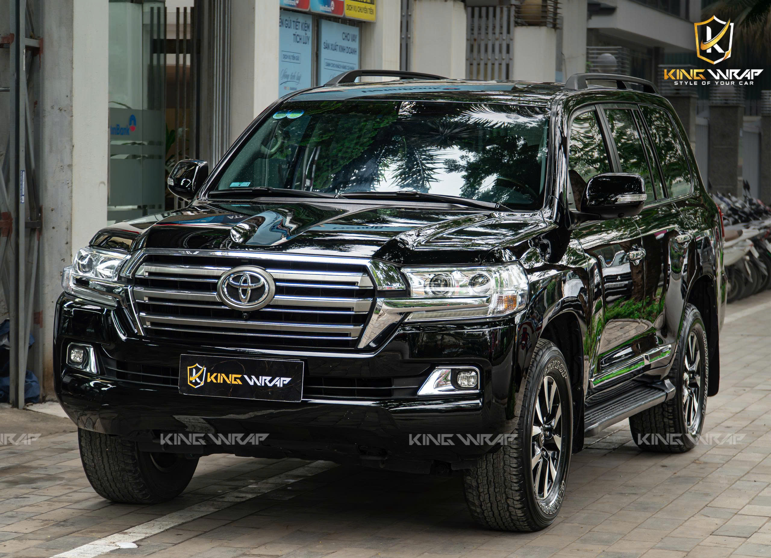 Bọc da bò Ý, thảm sàn Nappa xe Land Cruiser LC200 tại Hoàng Kim Phát