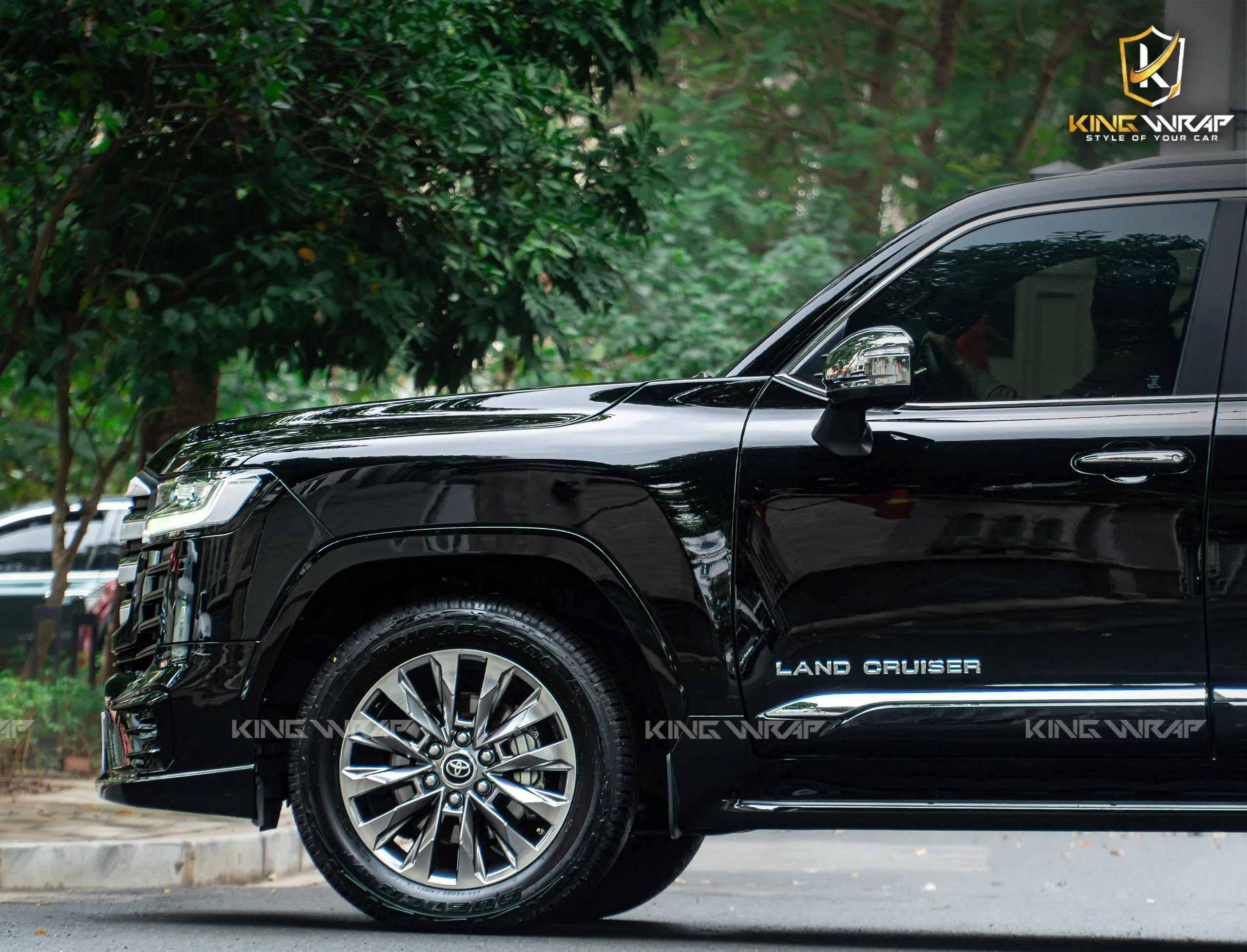 Dán PPF GSWF cho Land Cruiser LC300 tại Hoàng Kim Phát&nbsp;