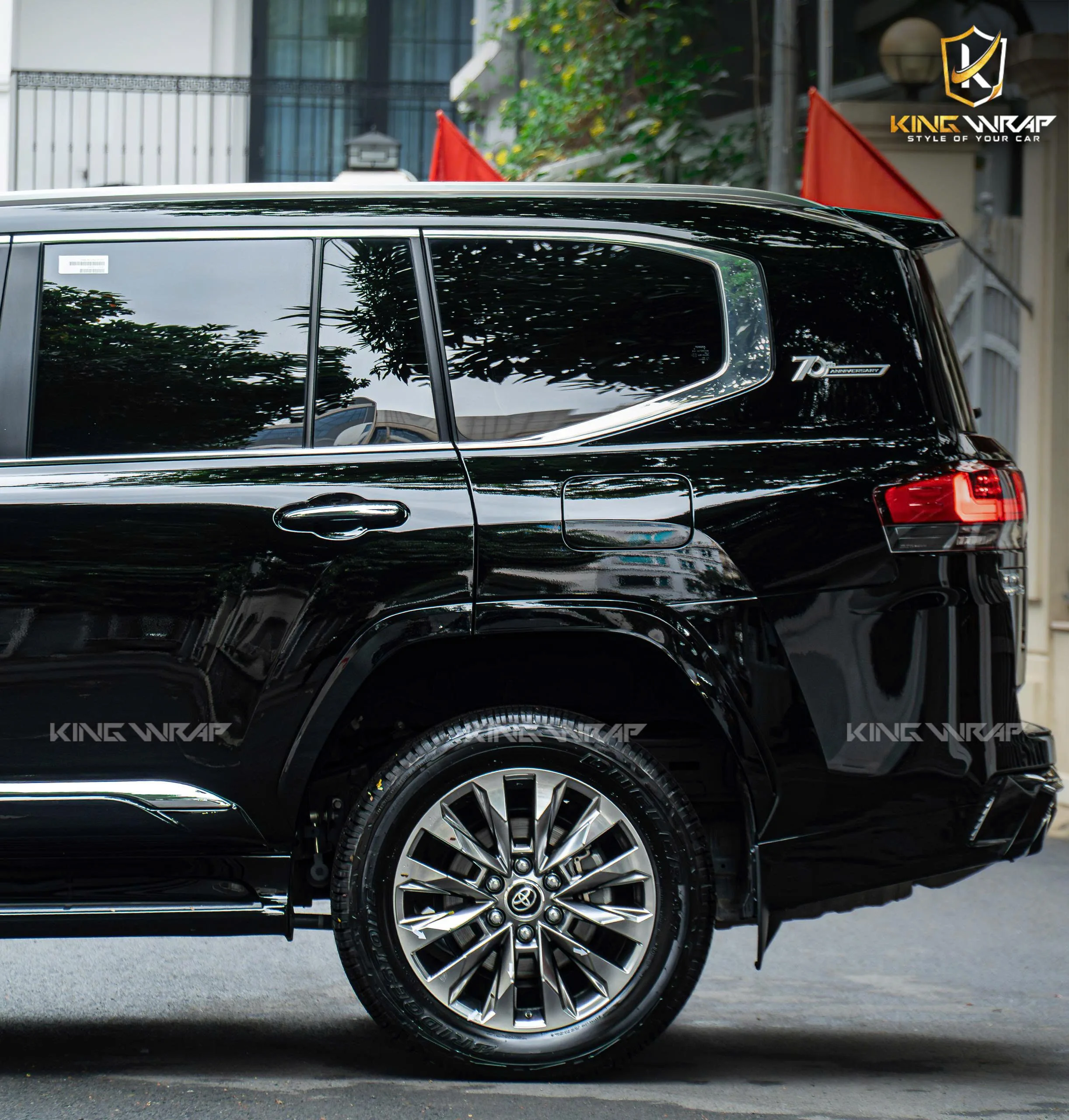 Dán PPF GSWF cho Land Cruiser LC300 tại Hoàng Kim Phát&nbsp;