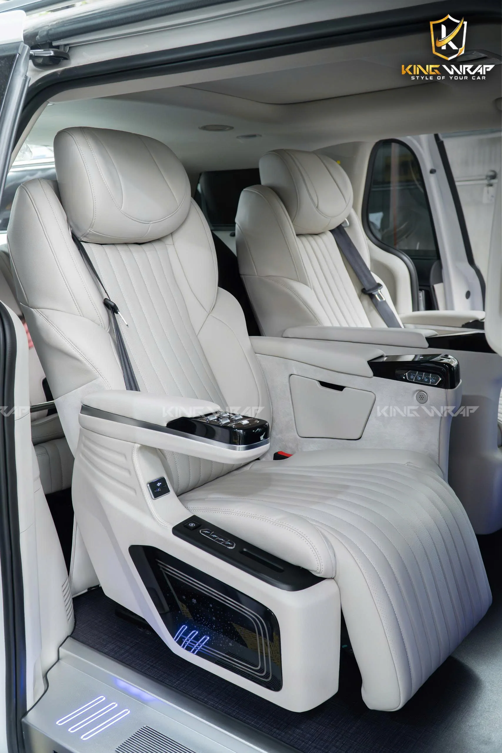 Độ ghế Limousine cho KIA Carnival tại Hoàng Kim Phát