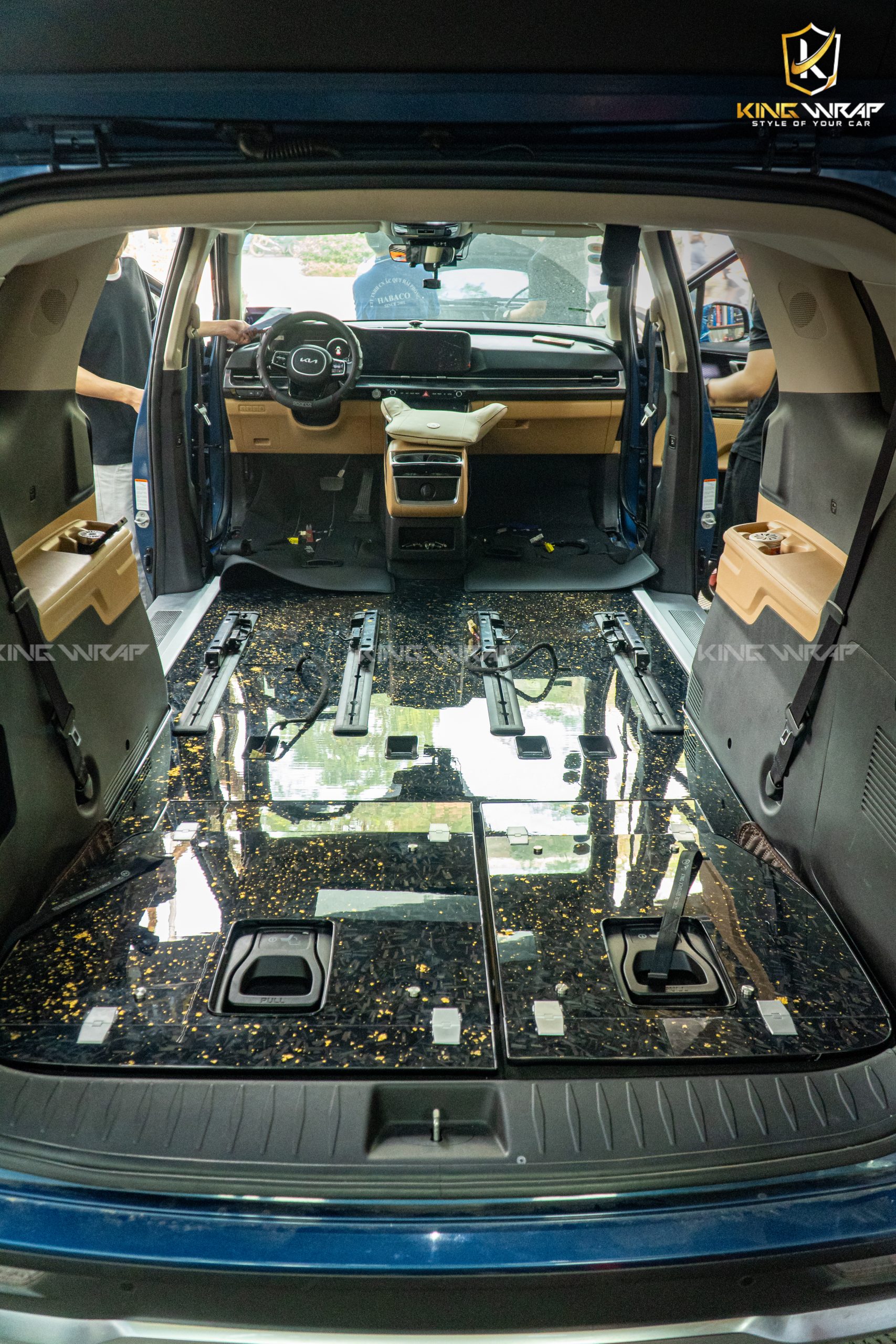 Độ Sàn Carbon Vẩy Vàng Kia Carnival Sang Trọng – Đẳng Cấp
