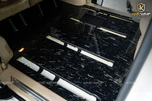 Độ sàn Carbon vẩy vàng xe Sedona tại Hoàng Kim Phát