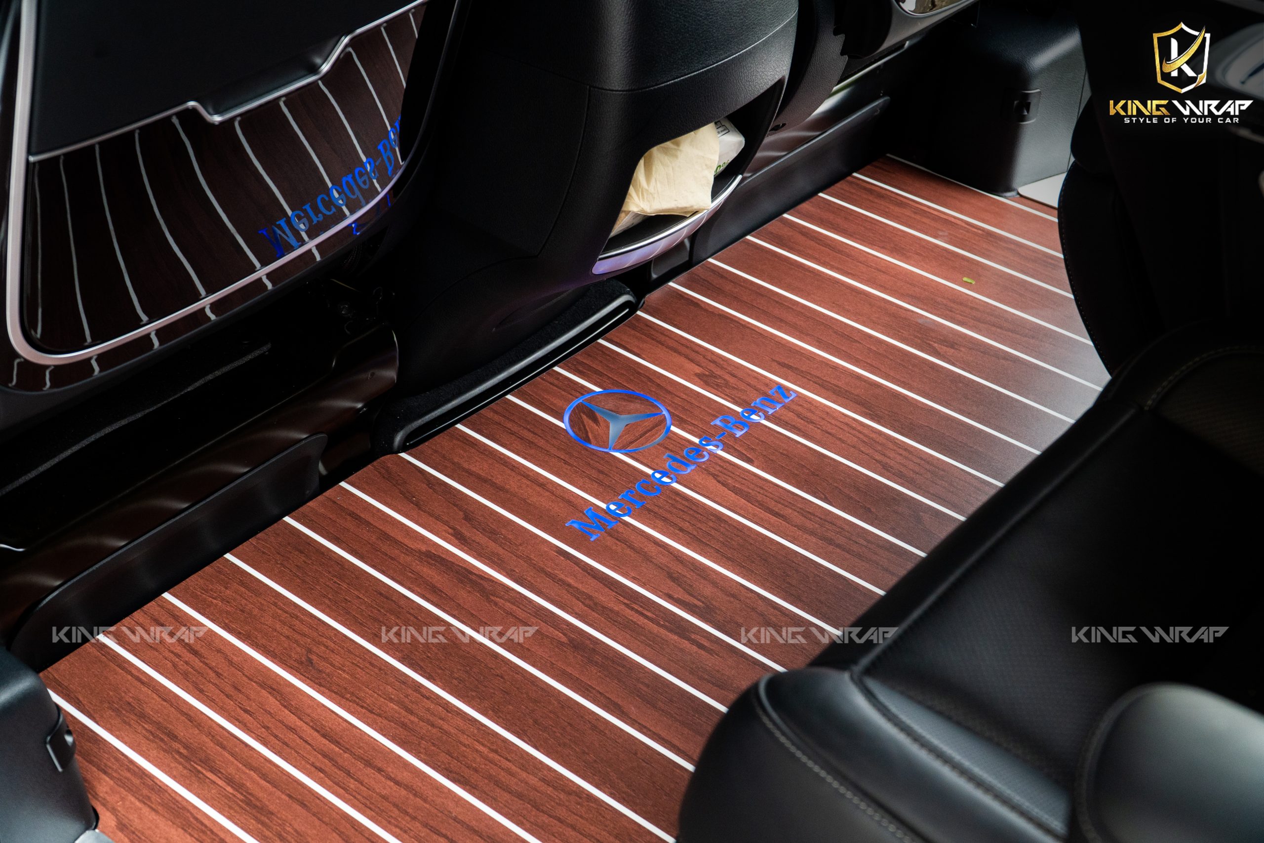 Độ Sàn Vân Gỗ Mercedes V250 Sang Trọng – Cao Cấp