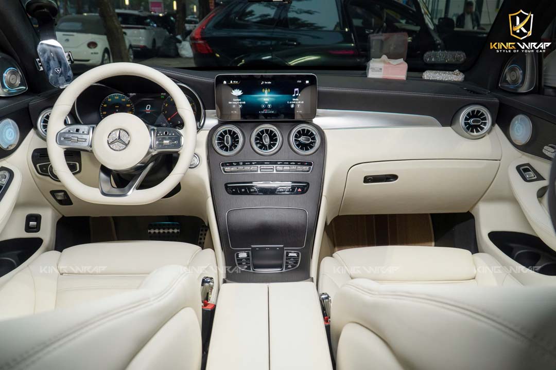Đổi Màu Nội Thất Mercedes GLC 300 – Màu Kem Da Bò