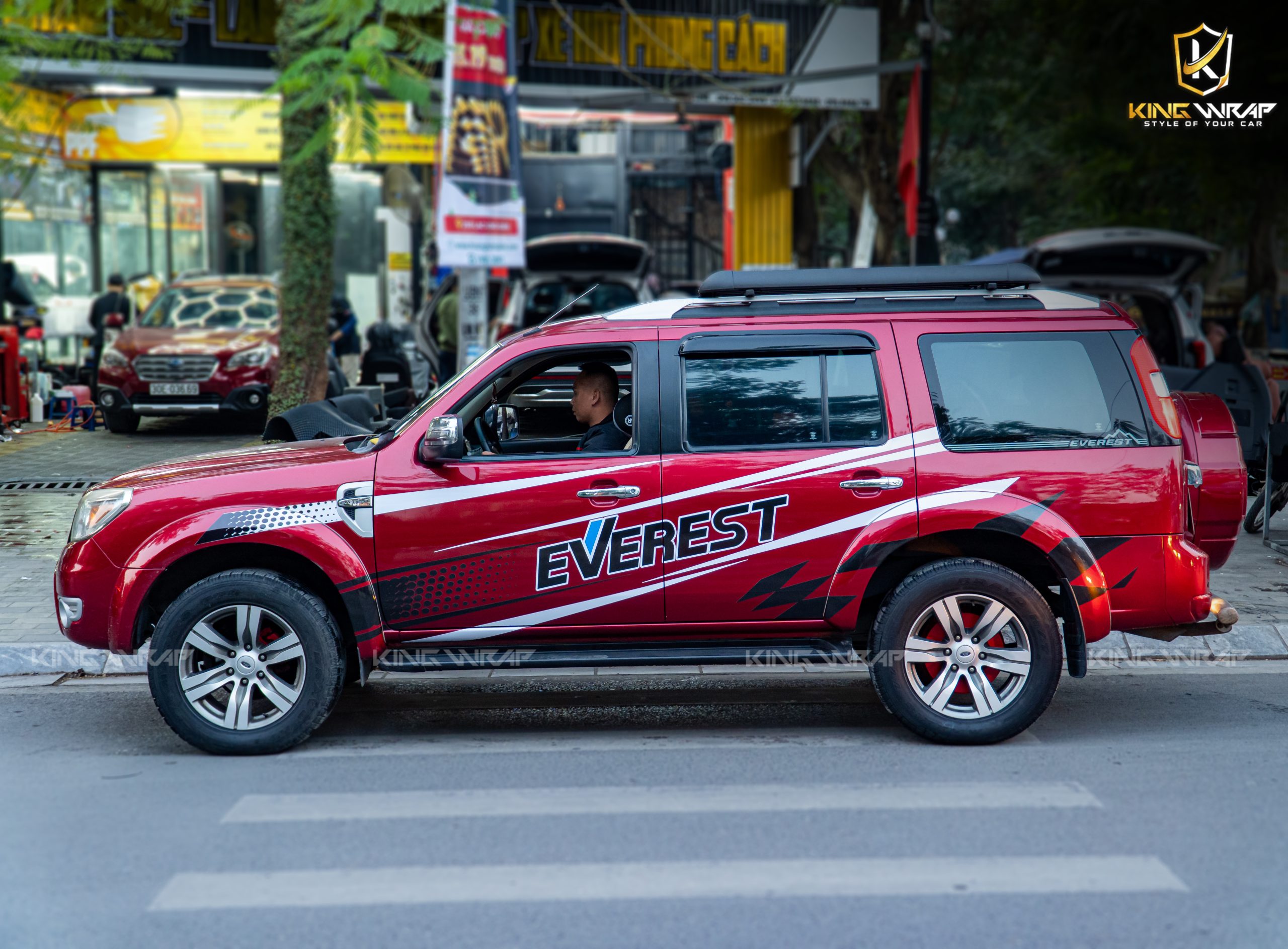 Dán Tem 30/4 Ford Everest – Mừng Đại Lễ Chiến Thắng