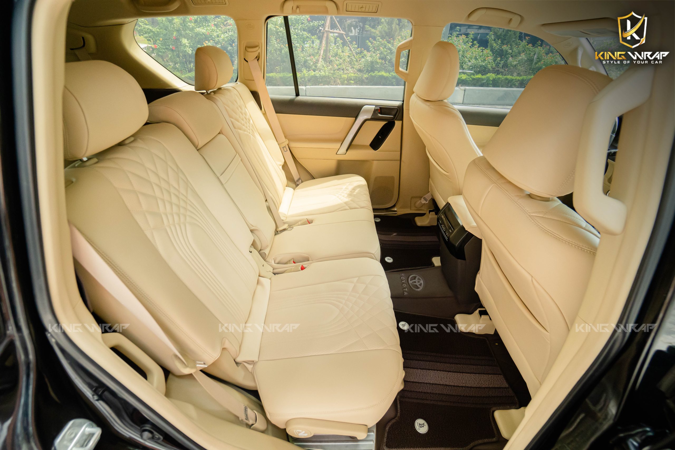 Bọc Ghế Da Toyota Land Cruiser – Màu Kem Thanh Lịch