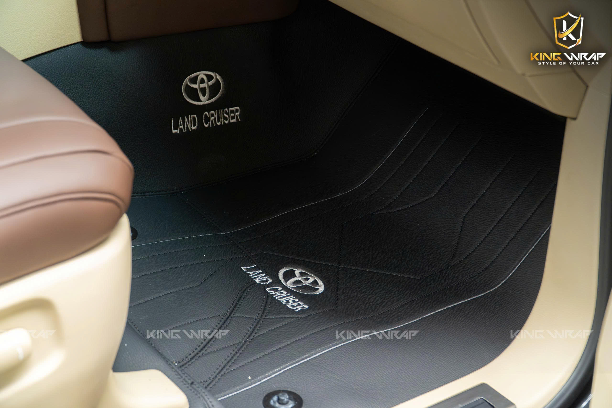Bọc da bò Ý, thảm sàn Nappa xe Land Cruiser LC200 tại Hoàng Kim Phát