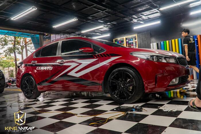 Dán tem sườn xe Kia Cerato đẳng cấp cho dòng xe sedan thể thao