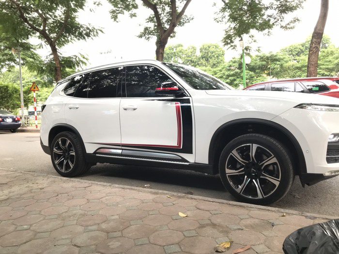 Dán Tem xe ô tô đẹp Vinfast LuxSA2.0