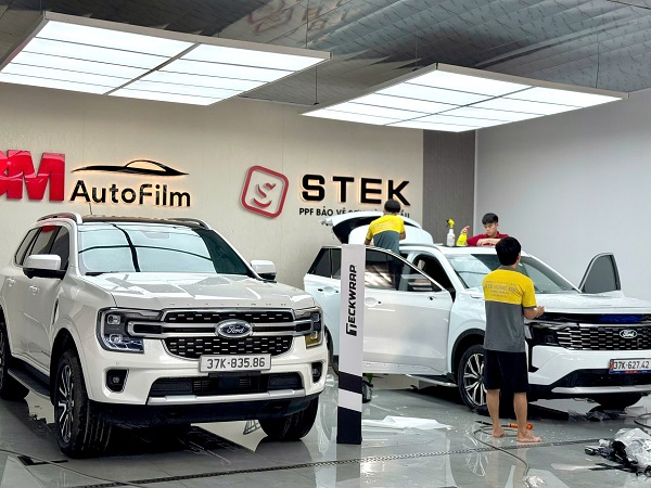 Decal wrap là giải pháp được ưa chuộng bởi tính linh hoạt, đa dạng màu sắc và khả năng hoàn nguyên xe về trạng thái ban đầu khi cần thiết